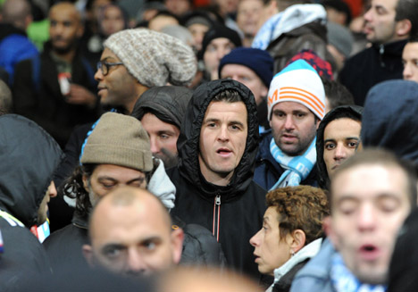 Joey BARTON avec les supporters de MarseilleArsenal v Marseille - Champions League  - Emirates Stadium - London - 26/11/2013  - Pic David Klein/Sportimage